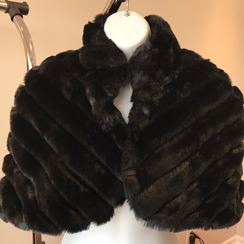 Bebe faux fur shoulder cape.